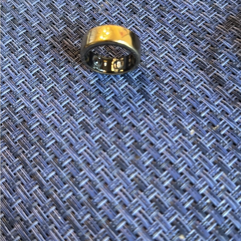 Oura ring 3 size 8 in gold